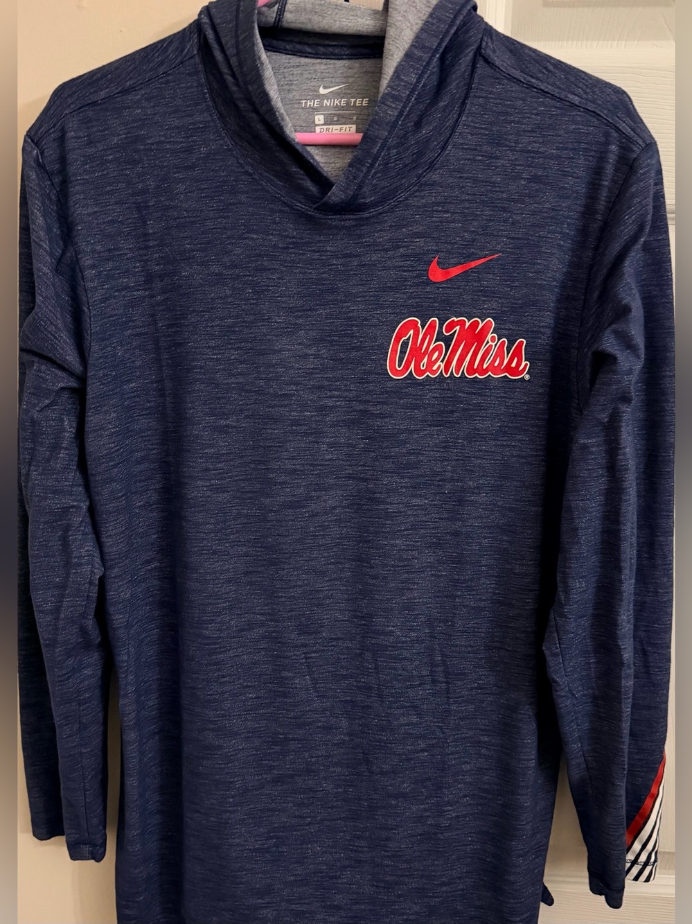 The Nike Tee DriFit Ole Miss Themed Men’s L Long Sleeve Long Sleeve Pullover